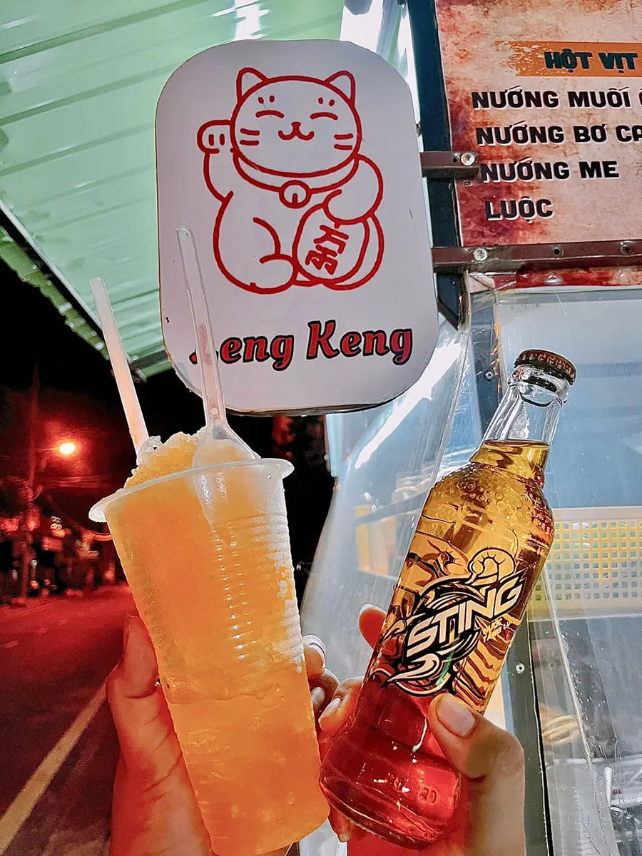 Tiệm Leng Keng C&agrave; Mau, qu&aacute;n nước tuổi thơ của giới trẻ phố thị 5