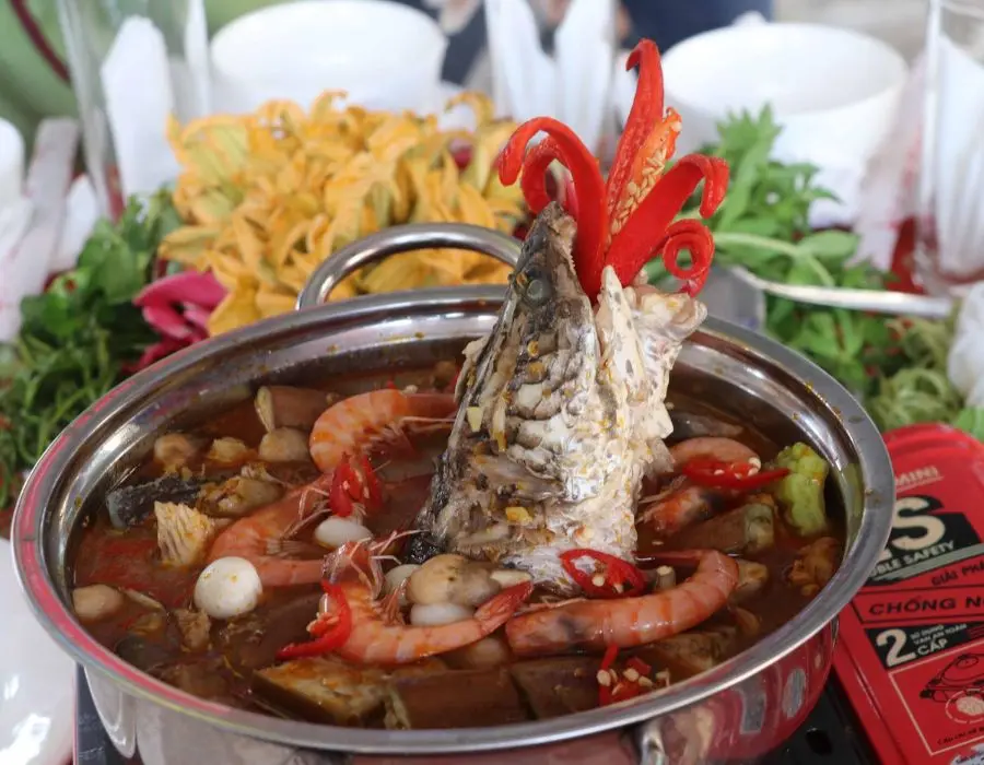 Top qu&aacute;n hải sản ngon ở C&agrave; Mau được y&ecirc;u th&iacute;ch 8