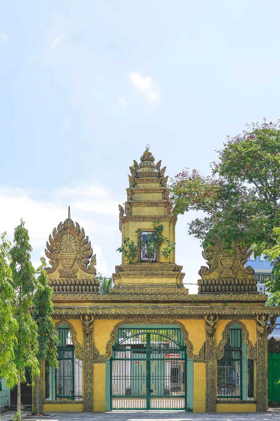 H&agrave;nh tr&igrave;nh review ch&ugrave;a Monivongsa Bopharam với kh&ocirc;ng gian đẹp như tranh vẽ 3