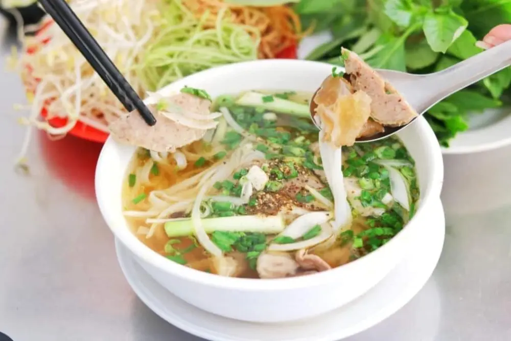 C&ugrave;ng MIA.vn kh&aacute;m ph&aacute; Phở T&agrave;i Cần Thơ ngon nức tiếng gần xa 6