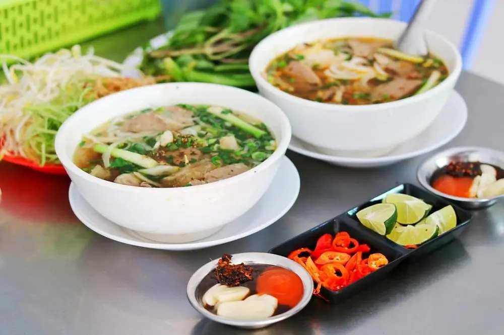 C&ugrave;ng MIA.vn kh&aacute;m ph&aacute; Phở T&agrave;i Cần Thơ ngon nức tiếng gần xa 7