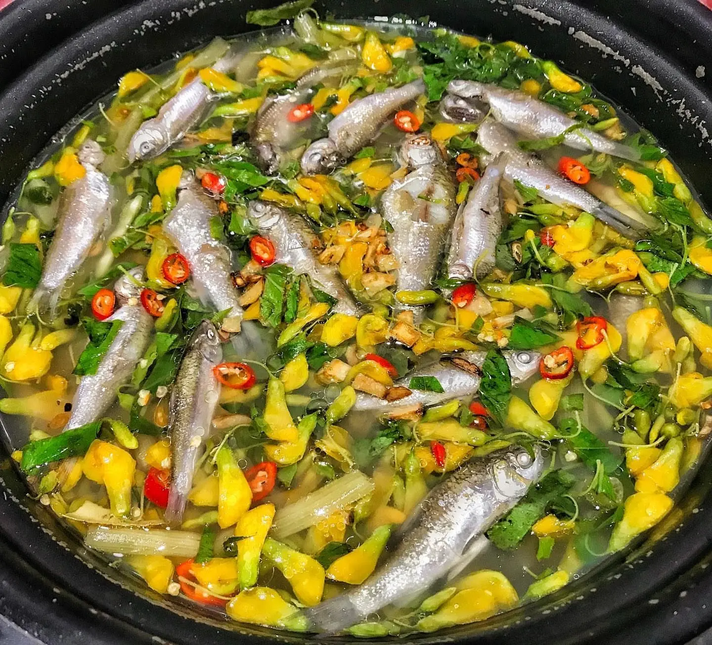 D&acirc;n d&atilde; đậm vị Lẩu c&aacute; linh b&ocirc;ng đi&ecirc;n điển Cần Thơ 2