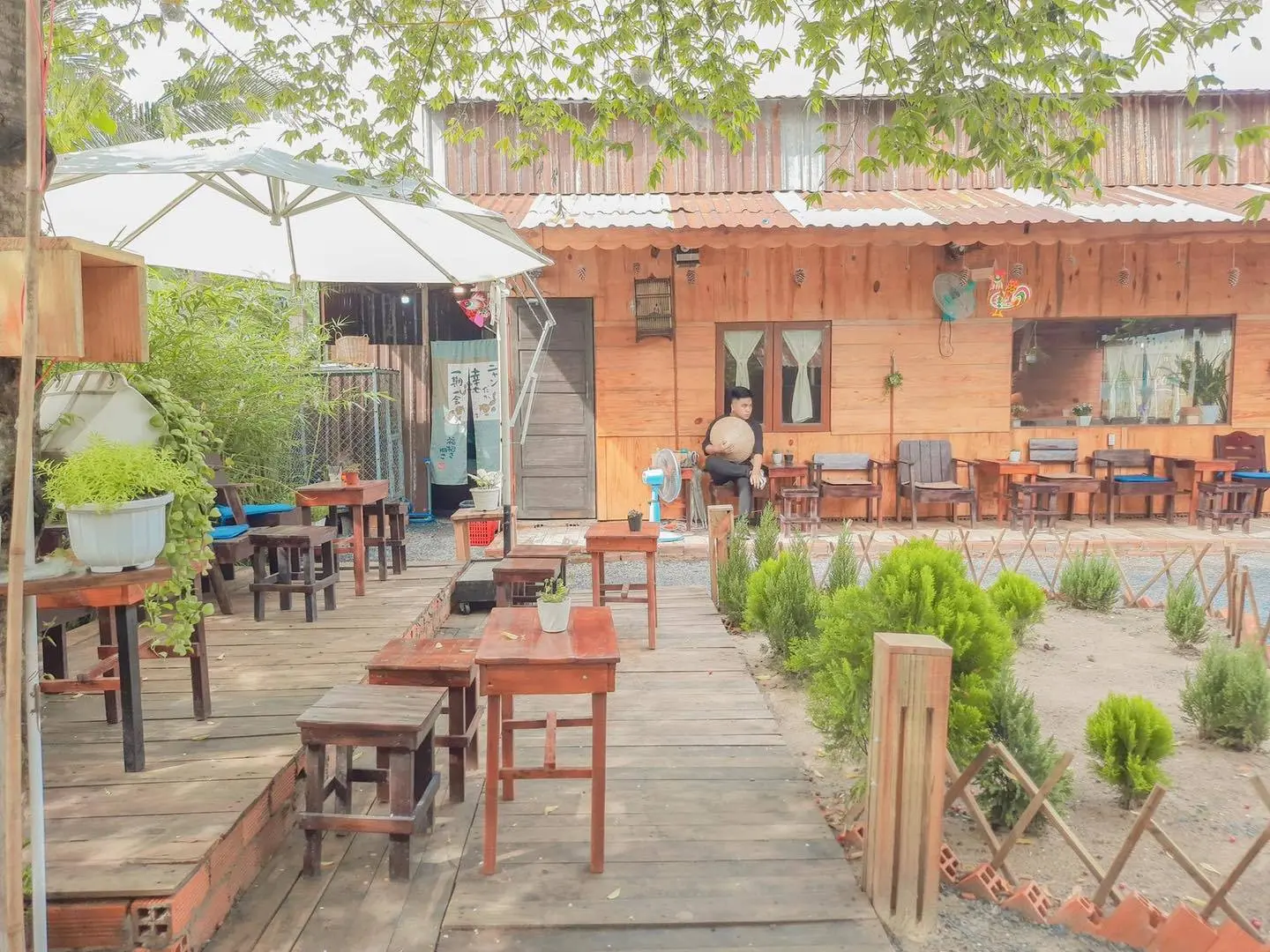Đi trốn đến Cafe Họa Mi b&igrave;nh y&ecirc;n giữa l&ograve;ng th&agrave;nh phố 7