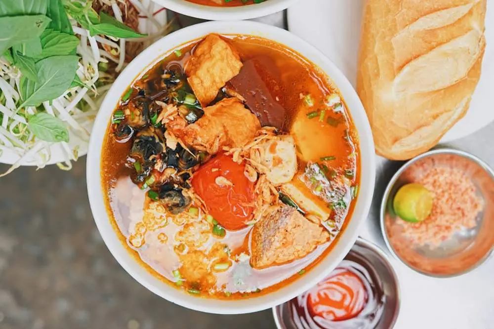 Điểm danh Top qu&aacute;n b&uacute;n ri&ecirc;u ngon Cần Thơ bạn kh&ocirc;ng thể bỏ lỡ 2