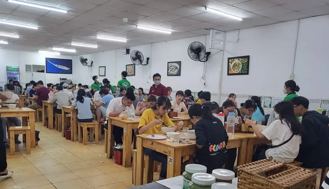 H&eacute; lộ qu&aacute;n Hủ tiếu mực Ph&uacute;c ăn l&agrave; ghiền ở Cần Thơ 4