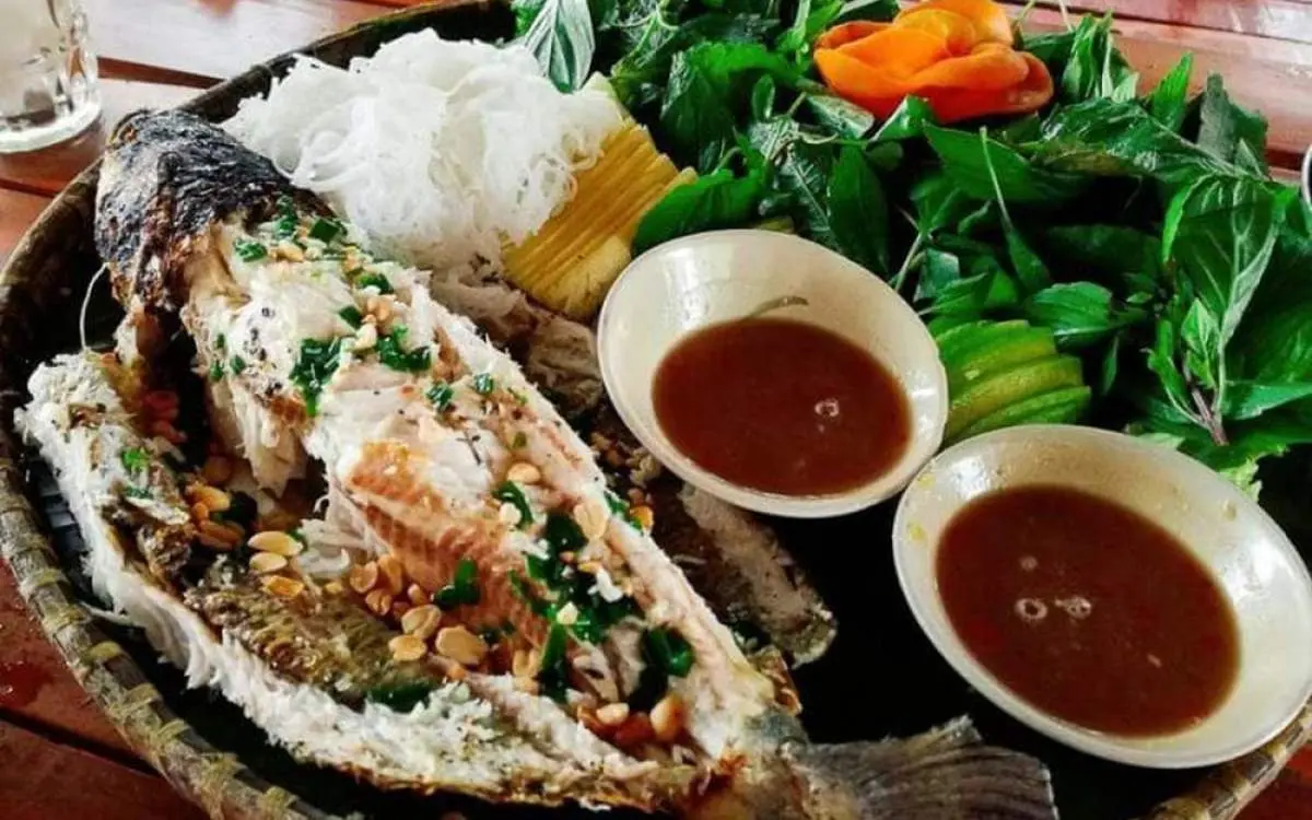 Kh&aacute;m ph&aacute; ẩm thực miền T&acirc;y d&acirc;n d&atilde; với C&aacute; l&oacute;c nướng trui Cần Thơ 3