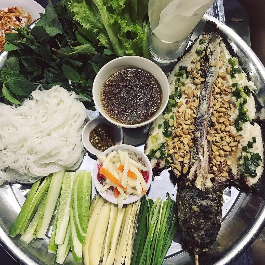 Kh&aacute;m ph&aacute; ẩm thực miền T&acirc;y d&acirc;n d&atilde; với C&aacute; l&oacute;c nướng trui Cần Thơ 10