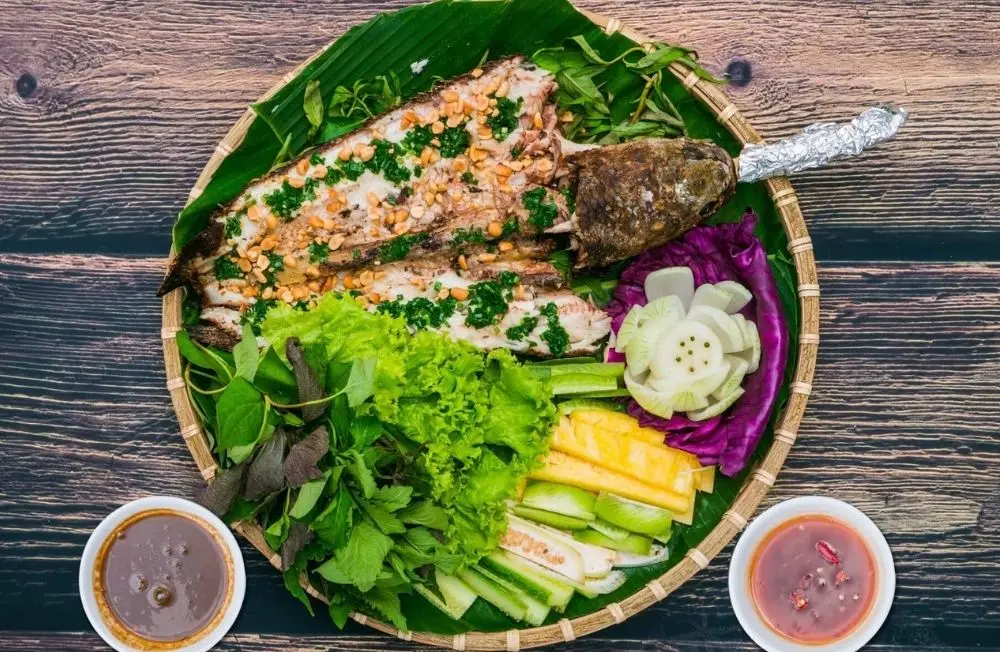 Kh&aacute;m ph&aacute; ẩm thực miền T&acirc;y d&acirc;n d&atilde; với C&aacute; l&oacute;c nướng trui Cần Thơ 2