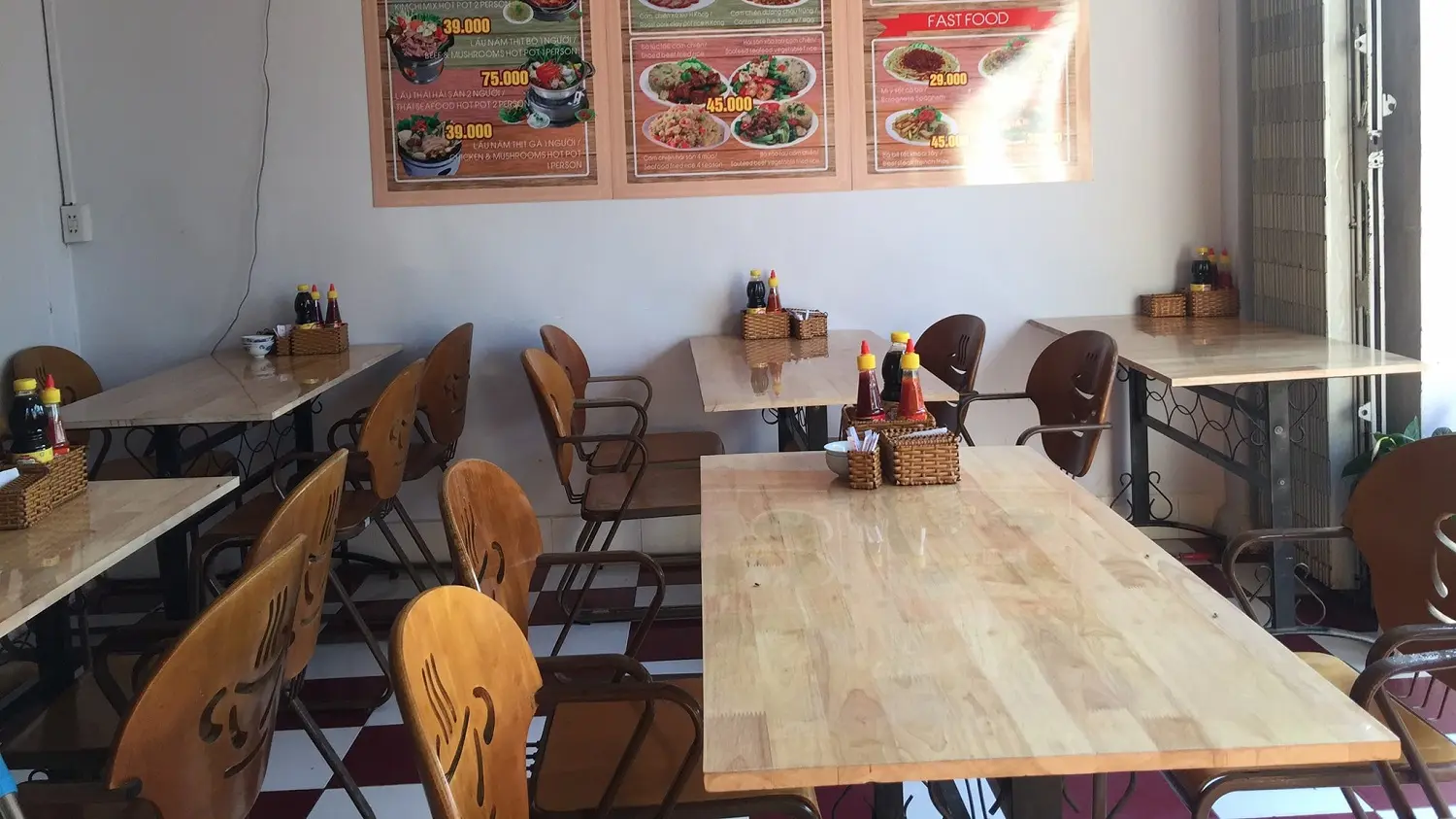 Monaco Coffee Restaurant nơi nh&acirc;m nhi cả m&oacute;n &Aacute; v&agrave; &Acirc;u ở Cần Thơ 3