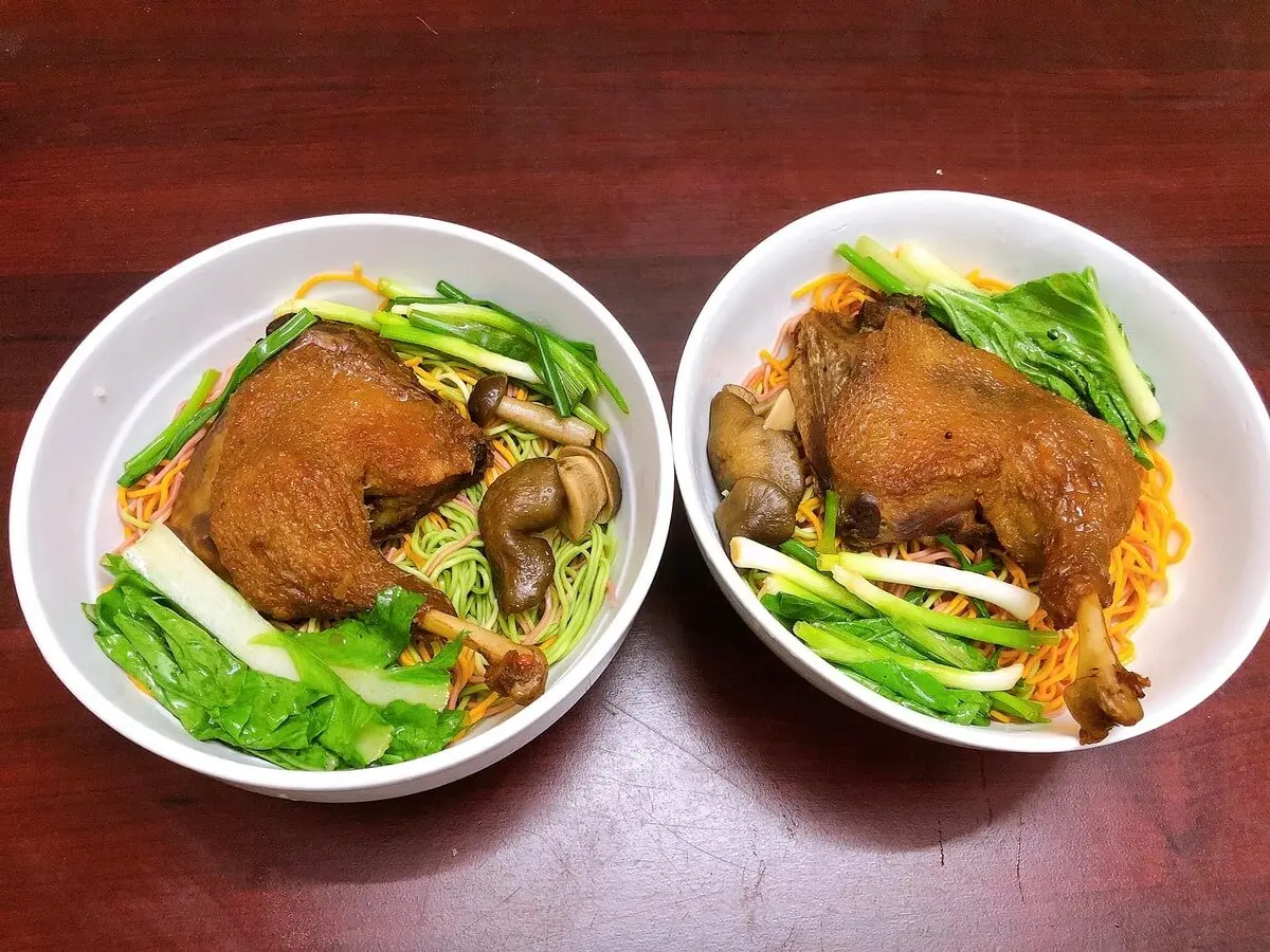 Muốn ăn m&igrave; vịt tiềm, đến ngay Qu&aacute;n m&igrave; Hậu Ph&aacute;t Cần Thơ 3