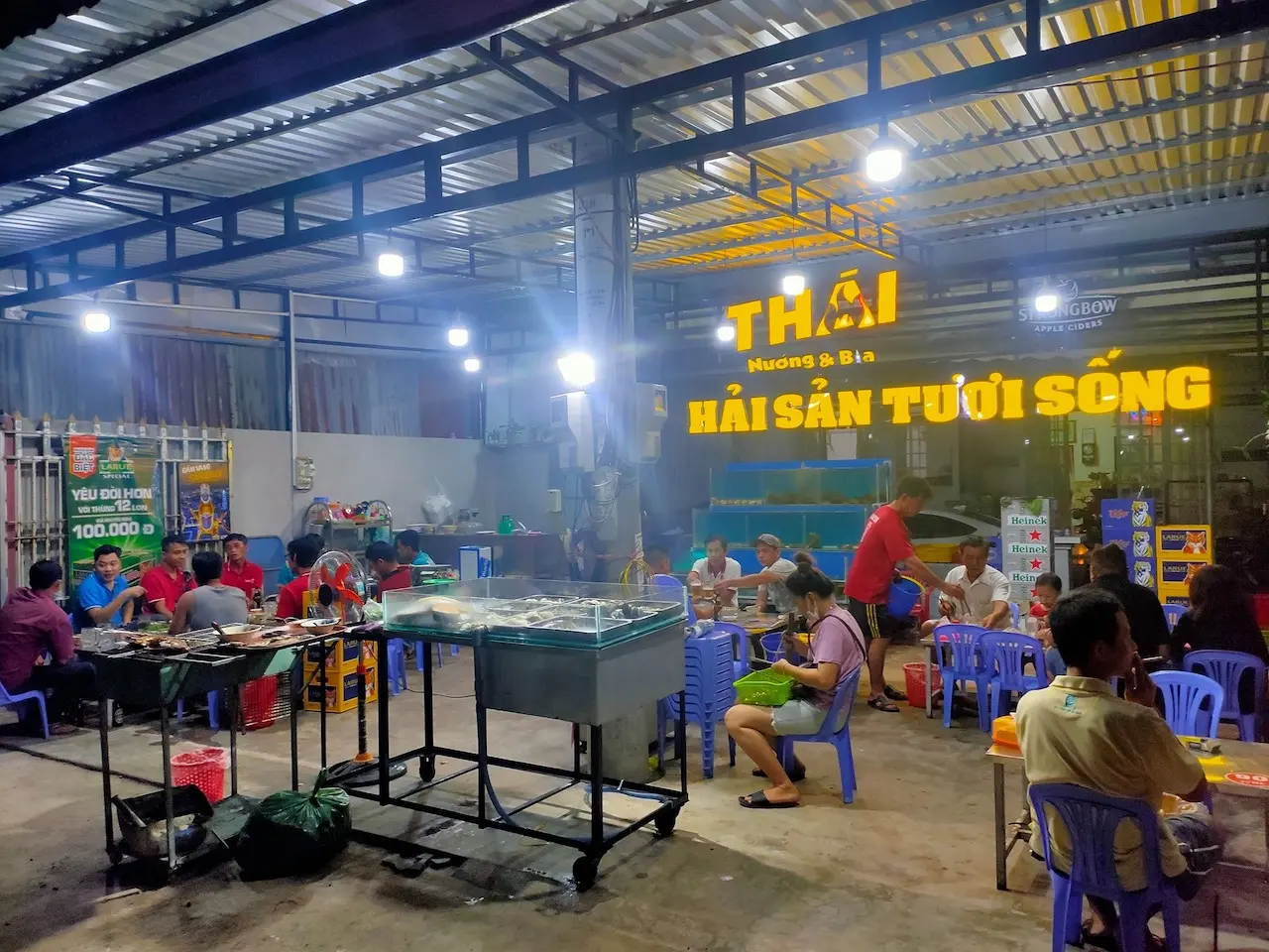 No n&ecirc; căng cả bụng với bữa hải sản thơm ngon tại Qu&aacute;n Th&aacute;i Nướng 3