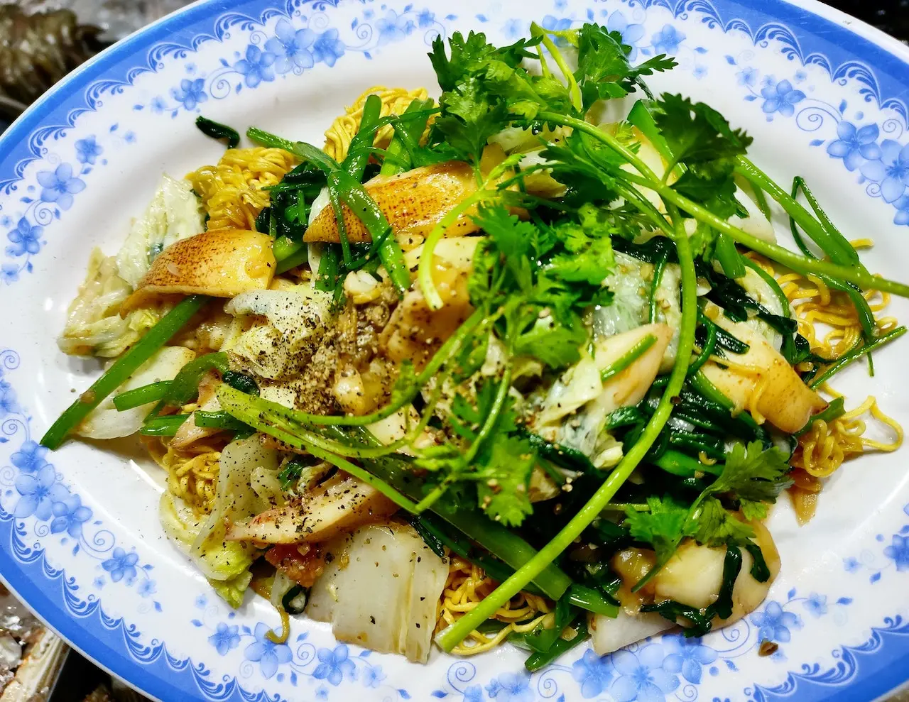 No n&ecirc; căng cả bụng với bữa hải sản thơm ngon tại Qu&aacute;n Th&aacute;i Nướng 11