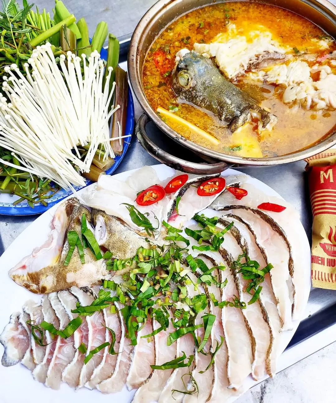 No n&ecirc; căng cả bụng với bữa hải sản thơm ngon tại Qu&aacute;n Th&aacute;i Nướng 18