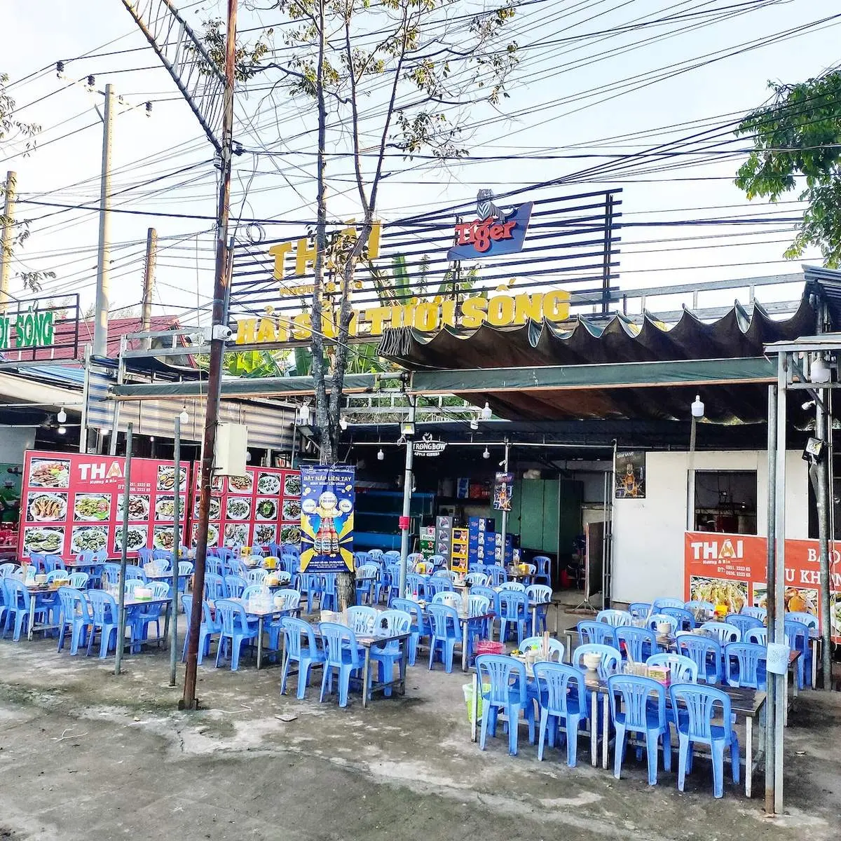 No n&ecirc; căng cả bụng với bữa hải sản thơm ngon tại Qu&aacute;n Th&aacute;i Nướng 4