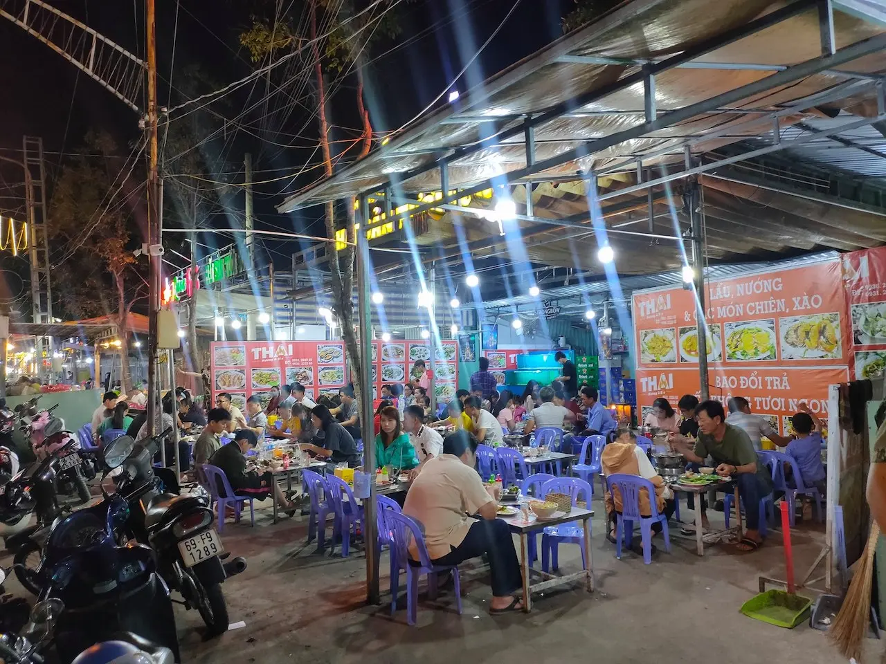 No n&ecirc; căng cả bụng với bữa hải sản thơm ngon tại Qu&aacute;n Th&aacute;i Nướng 2