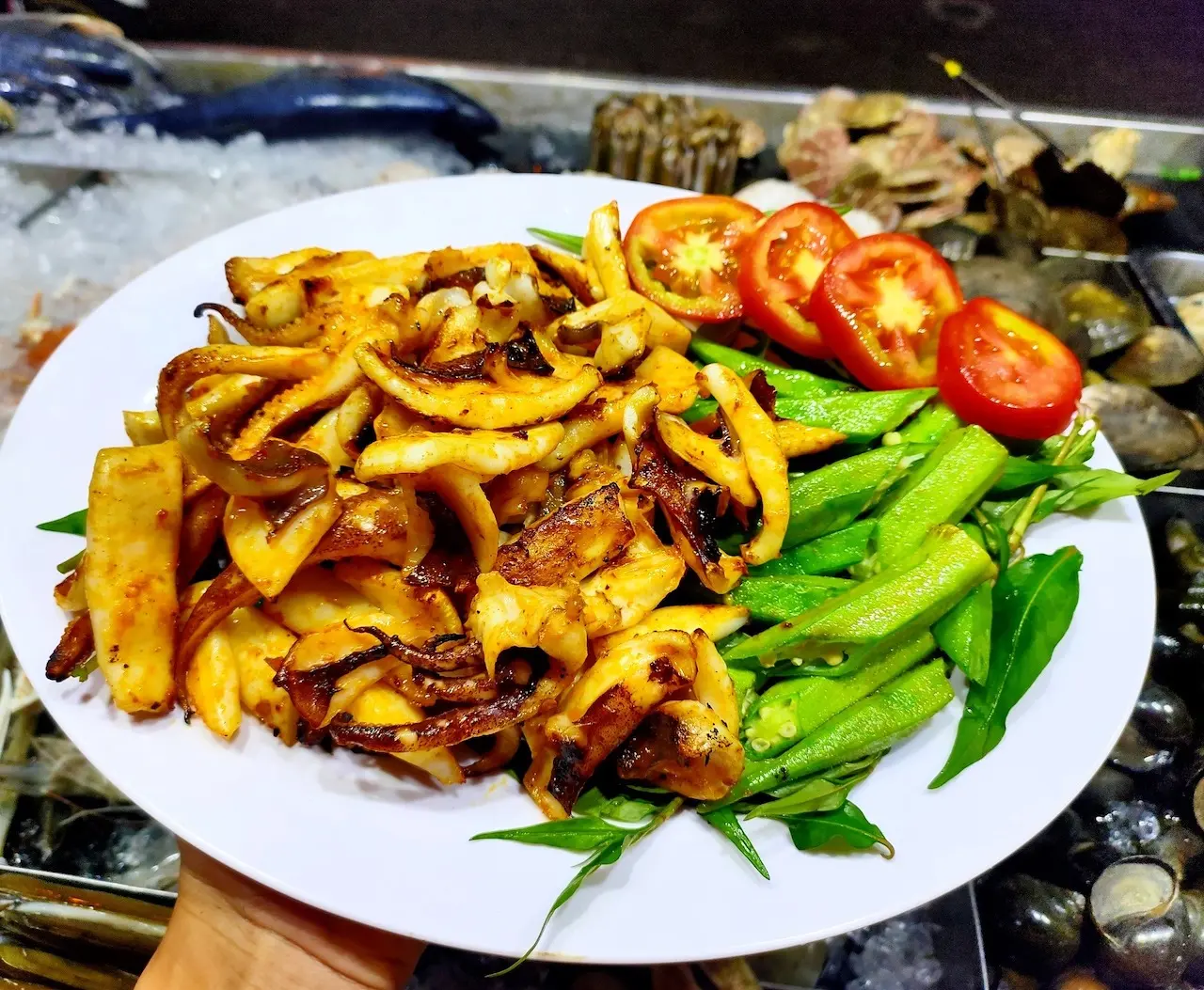 No n&ecirc; căng cả bụng với bữa hải sản thơm ngon tại Qu&aacute;n Th&aacute;i Nướng 21