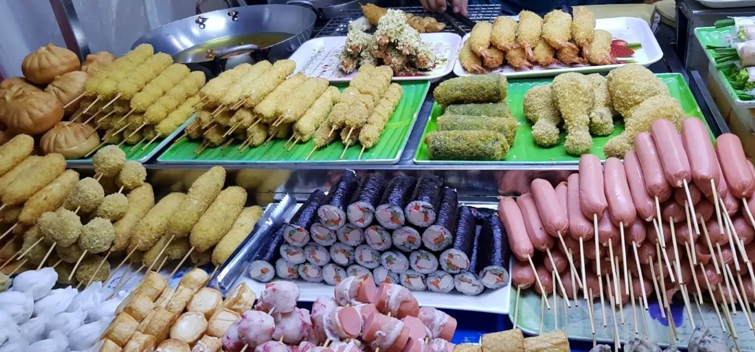 Ph&aacute; đảo thi&ecirc;n đường Ăn vặt bến Ninh Kiều nức tiếng ở Cần Thơ 7