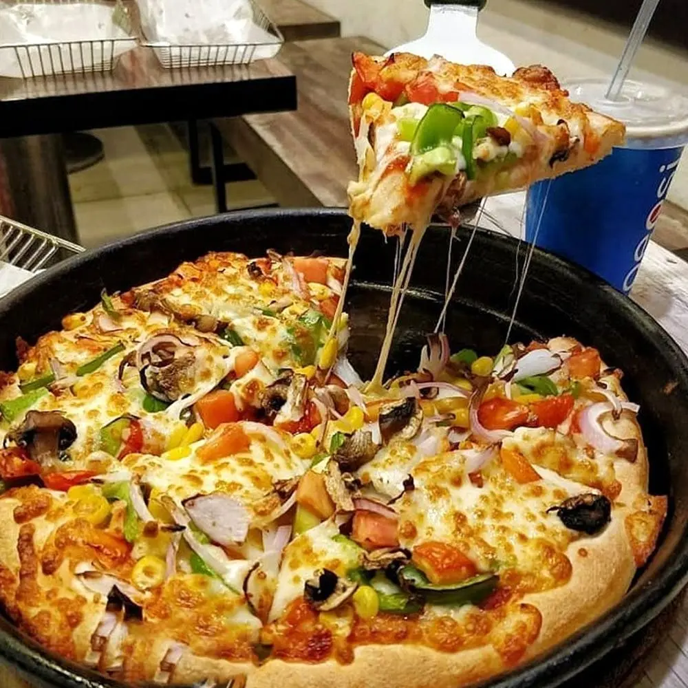 Qu&aacute;n Pizza Candle Cần Thơ h&eacute; lộ b&iacute; quyết n&iacute;u giữ bước ch&acirc;n thực kh&aacute;ch 2