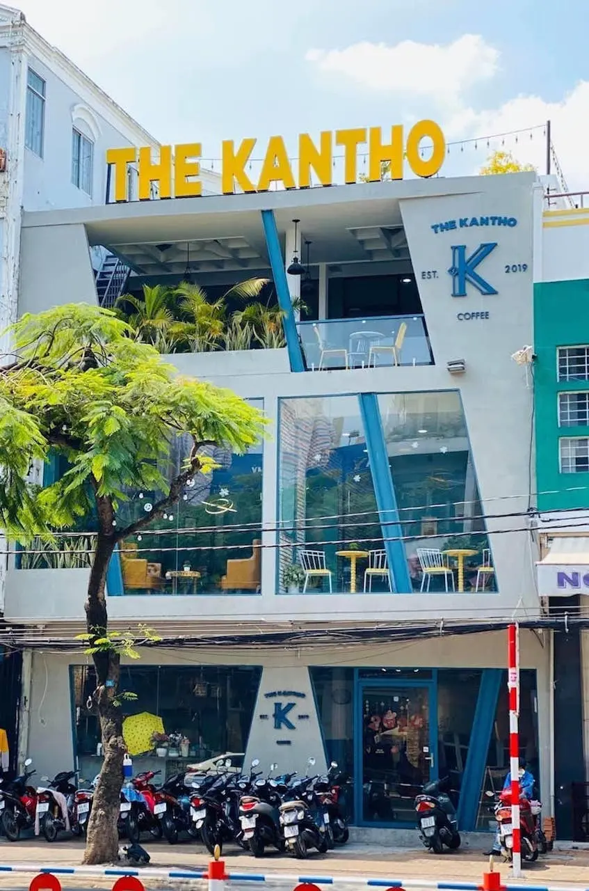 Tận hưởng kh&ocirc;ng gian xanh với vẻ đẹp hiện đại tại Qu&aacute;n The Kantho Coffee 2