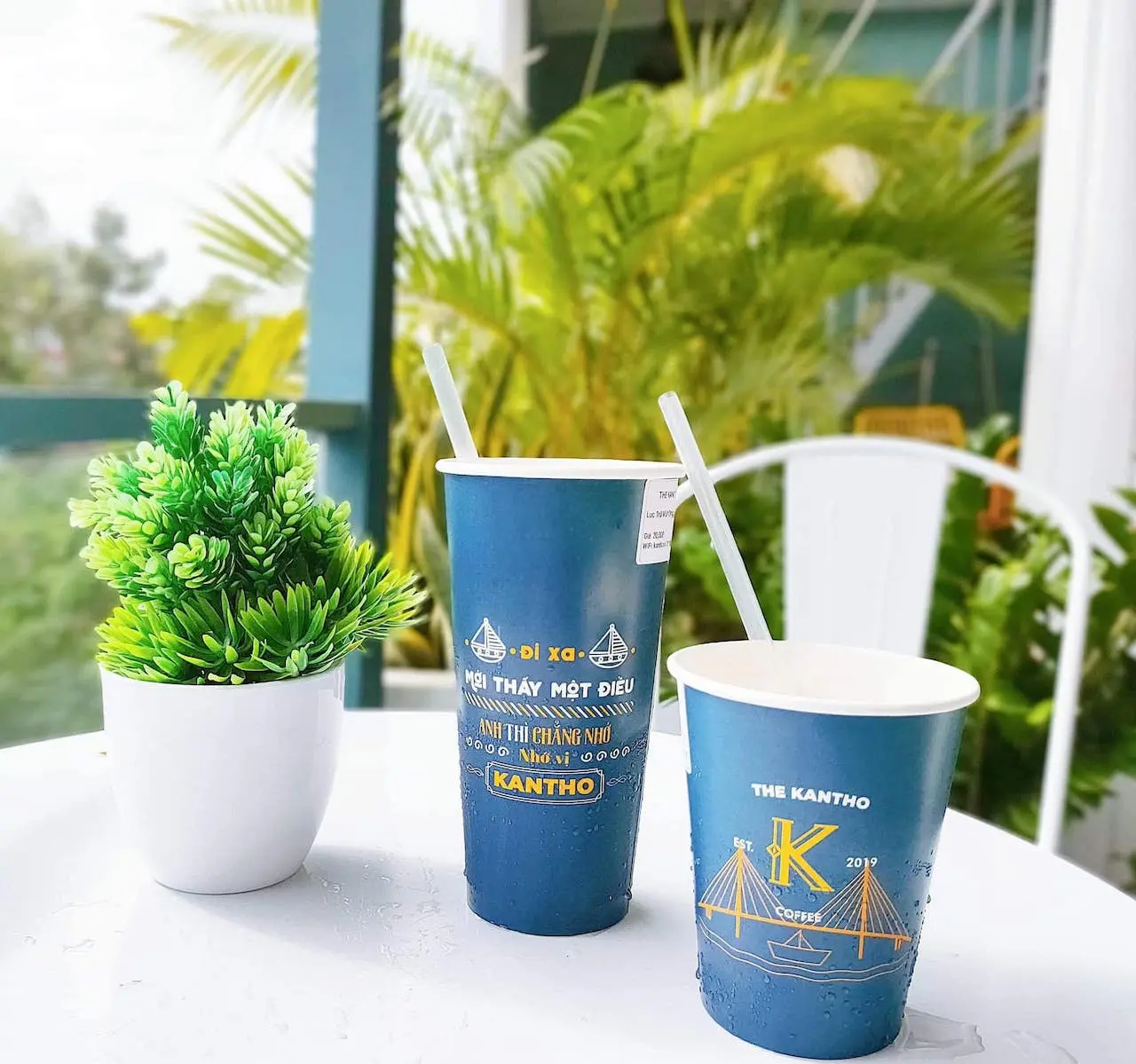 Tận hưởng kh&ocirc;ng gian xanh với vẻ đẹp hiện đại tại Qu&aacute;n The Kantho Coffee 7