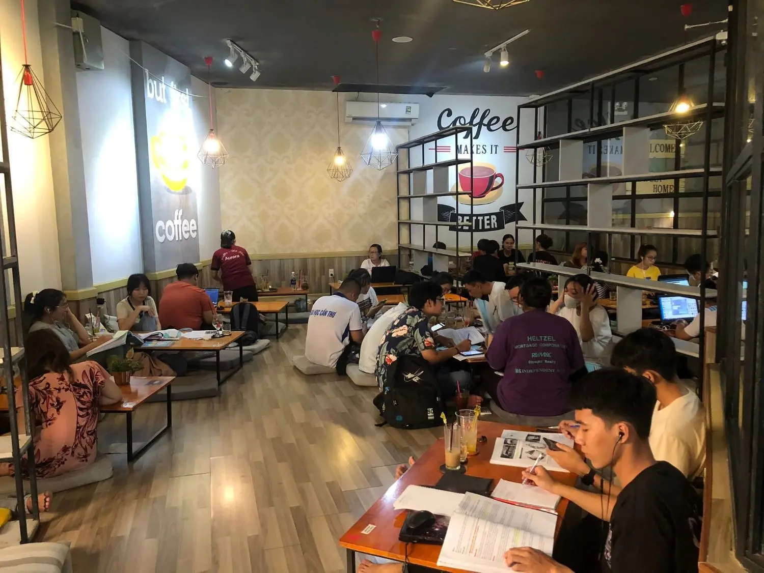 Thong thả chạy deadline trong kh&ocirc;ng gian y&ecirc;n tĩnh tại Aurora Coffee Cần Thơ 4