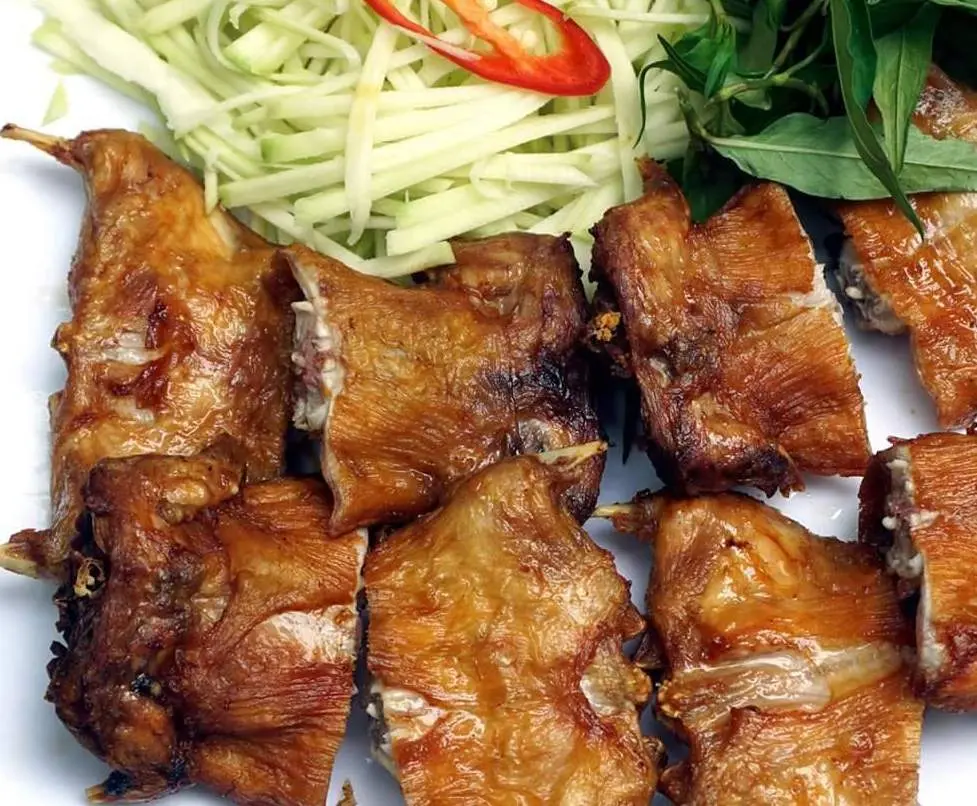 Thử th&aacute;ch bản th&acirc;n với m&oacute;n Chuột đồng chi&ecirc;n nước mắm Cần Thơ 2