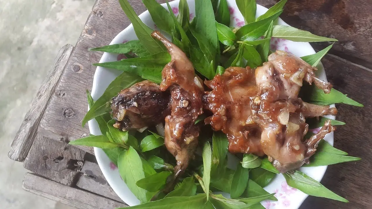 Thử th&aacute;ch bản th&acirc;n với m&oacute;n Chuột đồng chi&ecirc;n nước mắm Cần Thơ 6