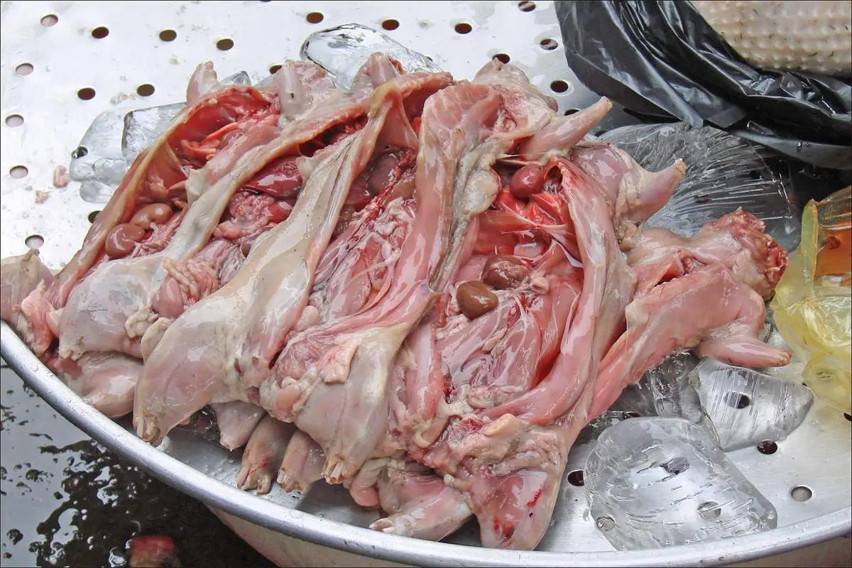 Thử th&aacute;ch bản th&acirc;n với m&oacute;n Chuột đồng chi&ecirc;n nước mắm Cần Thơ 3