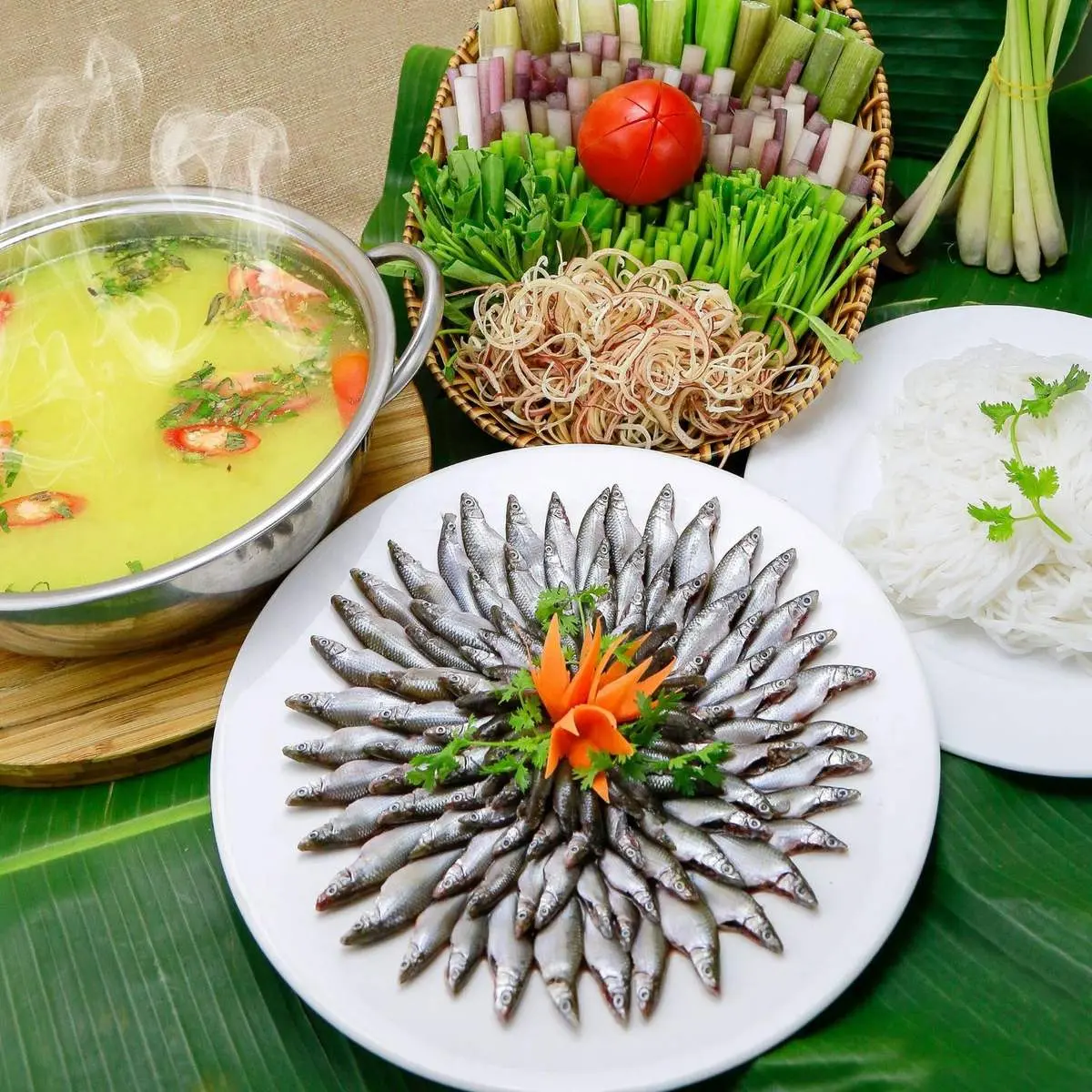 Thưởng thức ẩm thực đẳng cấp tr&ecirc;n du thuyền Cần Thơ 8