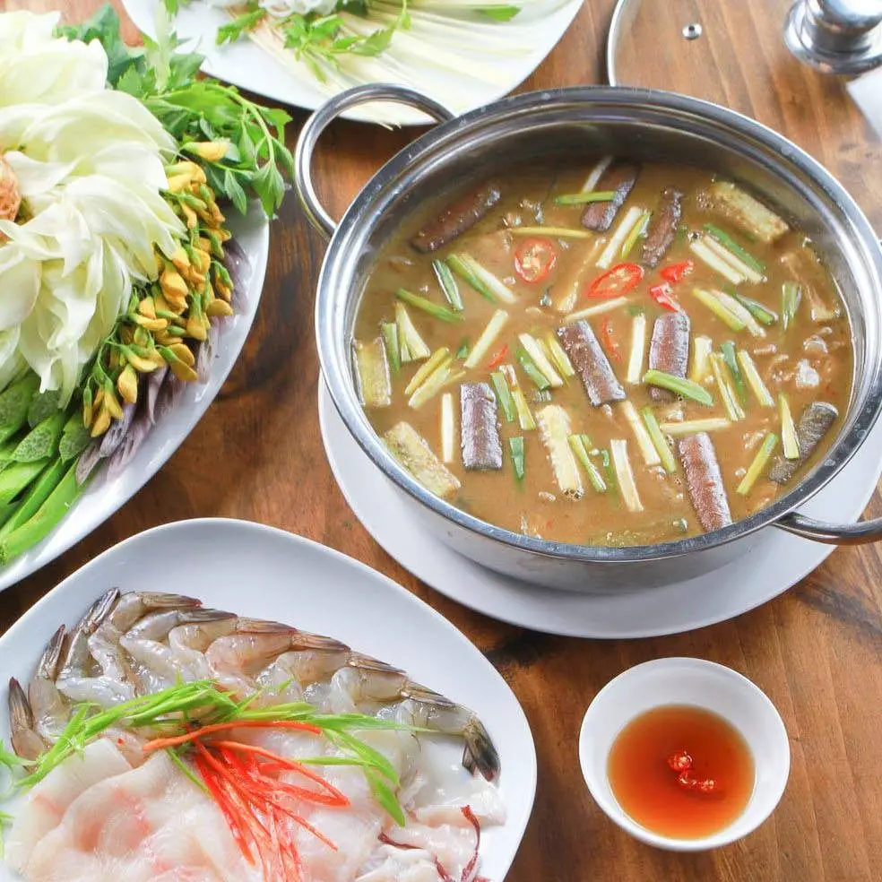 Thưởng thức ẩm thực đẳng cấp tr&ecirc;n du thuyền Cần Thơ 9