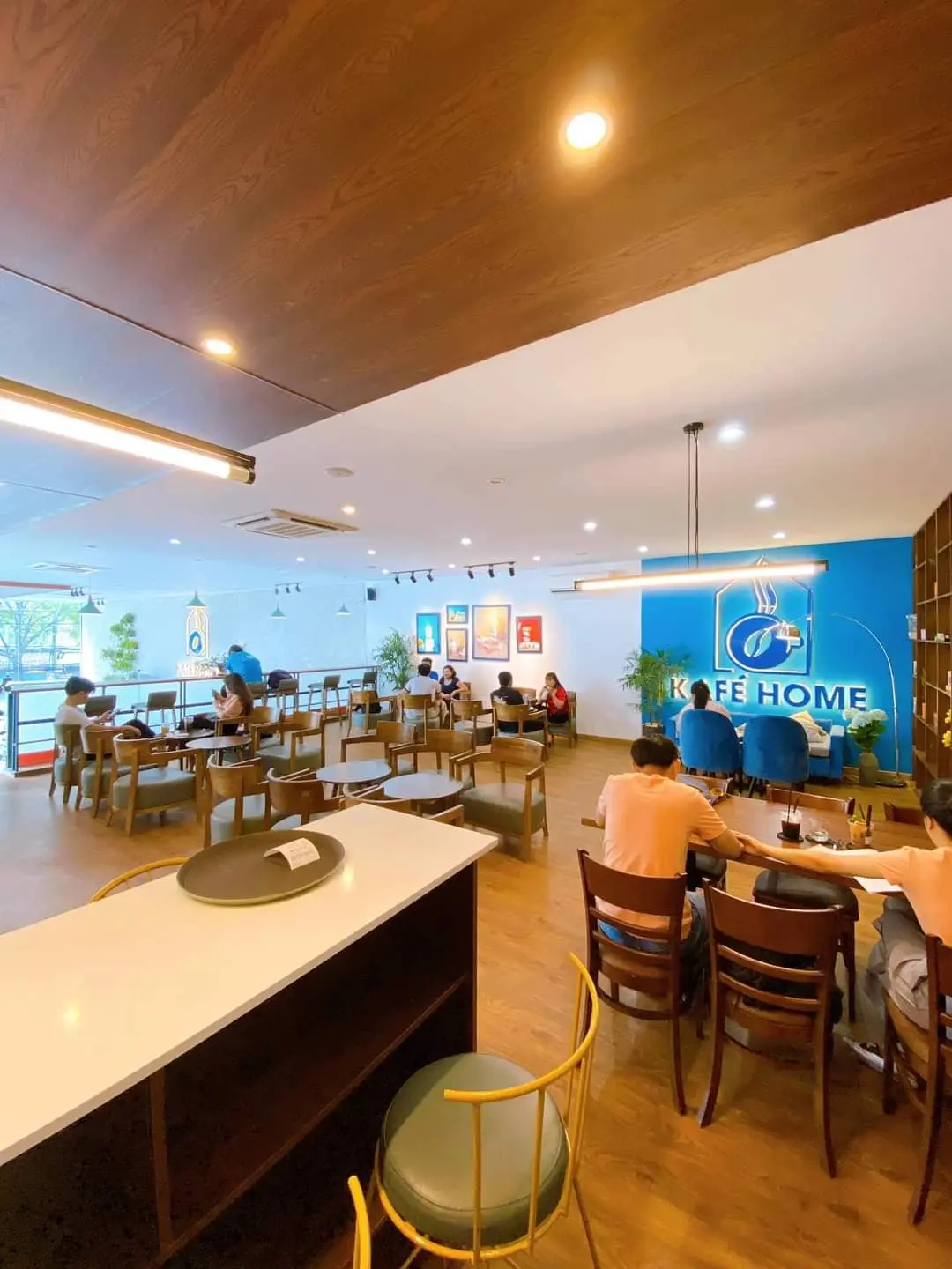 Tr&agrave;n đầy năng lượng với kh&ocirc;ng gian đặc sắc, ấn tượng tại Kaf&eacute; Home 10