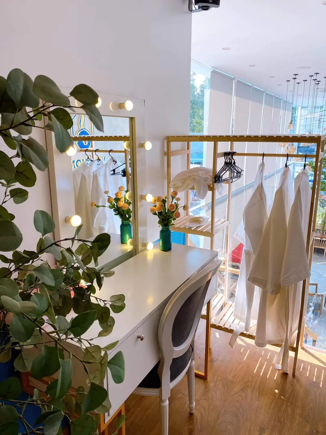 Tr&agrave;n đầy năng lượng với kh&ocirc;ng gian đặc sắc, ấn tượng tại Kaf&eacute; Home 11