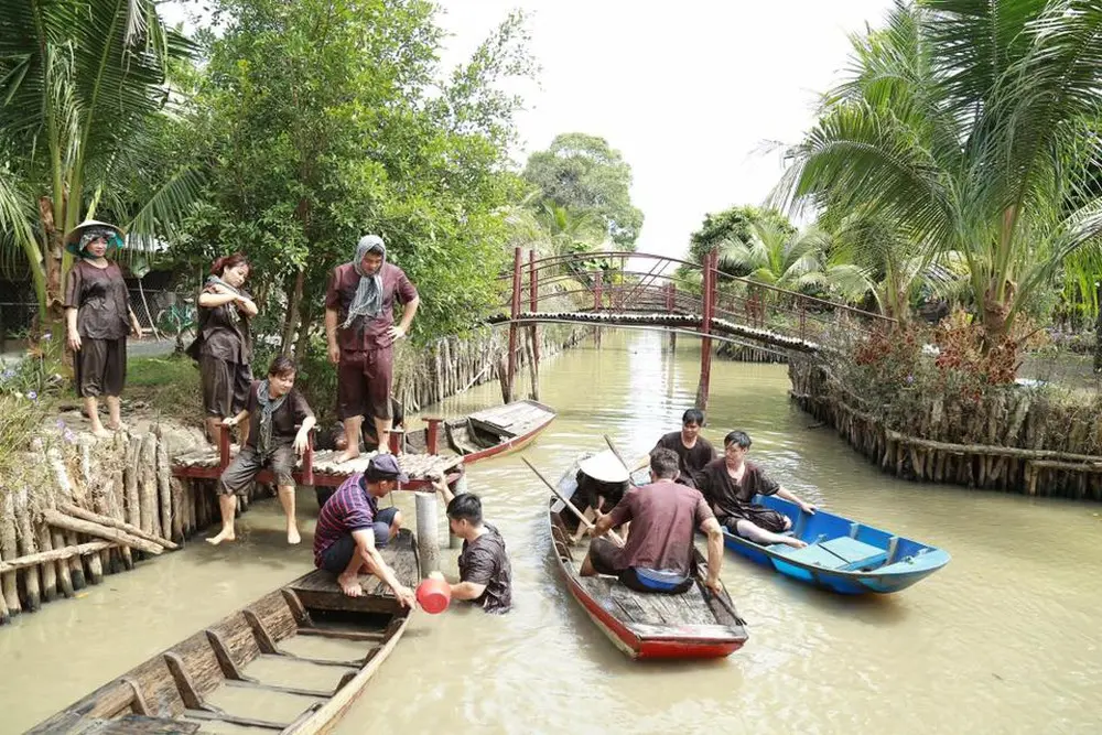 Về xứ gạo trắng, nước trong thưởng thức Bánh hỏi heo quay Phong Điền 6