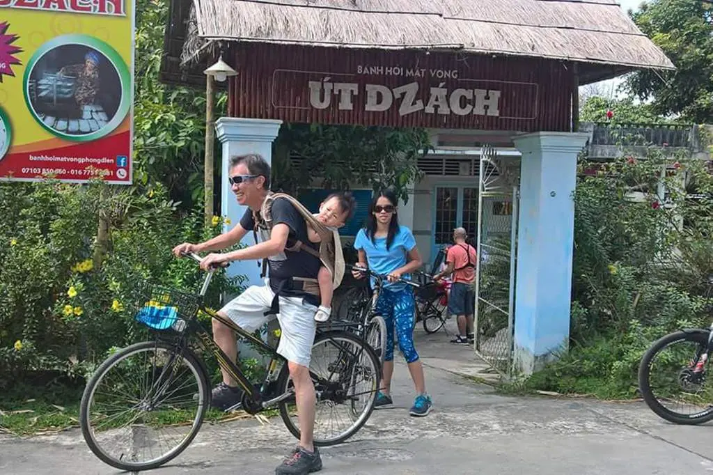 Về xứ gạo trắng, nước trong thưởng thức Bánh hỏi heo quay Phong Điền 5