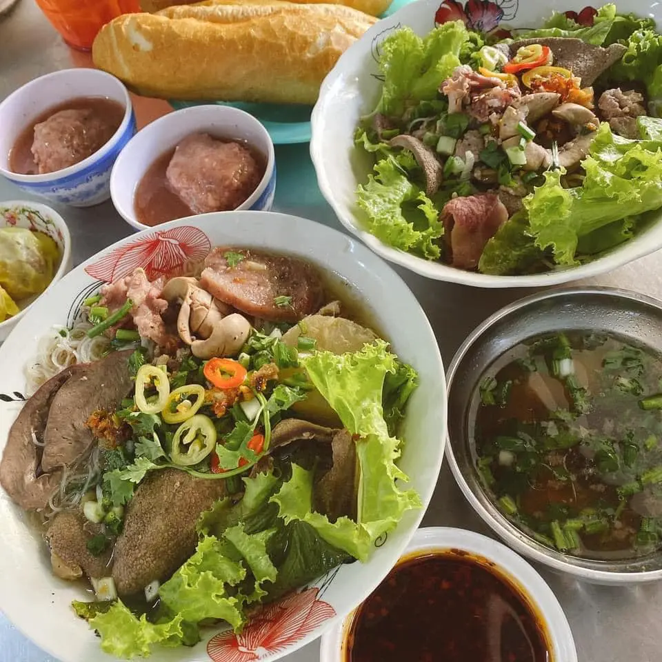 Viễn Lạc Qu&aacute;n, địa điểm ăn s&aacute;ng quen thuộc của người d&acirc;n xứ T&acirc;y Đ&ocirc; 6