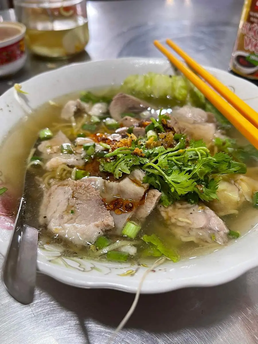 Viễn Lạc Qu&aacute;n, địa điểm ăn s&aacute;ng quen thuộc của người d&acirc;n xứ T&acirc;y Đ&ocirc; 12