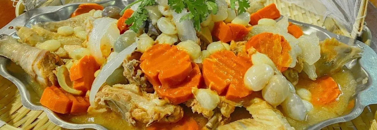 Đến Tây Đô, thử ngay món ngon Gà um dâu Hạ Châu lạ miệng