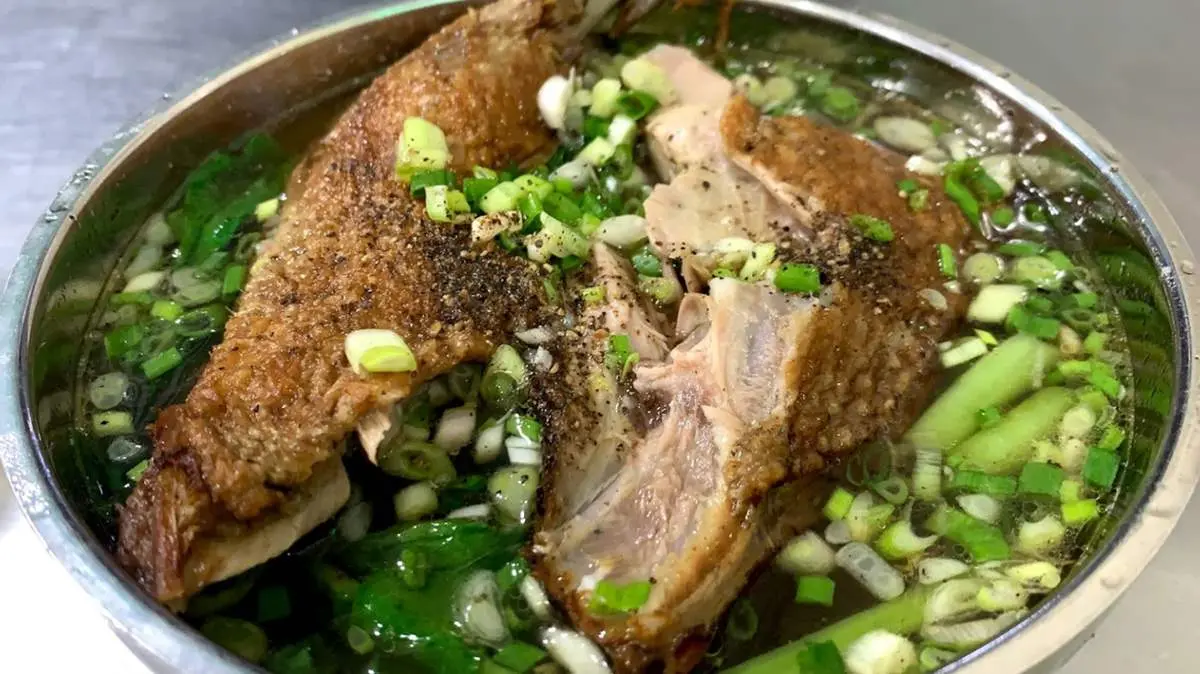 Muốn ăn mì vịt tiềm, đến ngay Quán mì Hậu Phát Cần Thơ