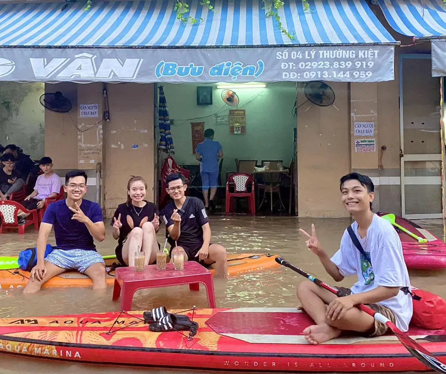 Độc đ&aacute;o văn h&oacute;a Cafe s&aacute;ng ở Cần Thơ m&ugrave;a nước nổi 3