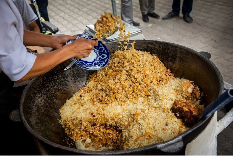 Plov m&oacute;n cơm thập cẩm di sản của người Uzbekistan 5