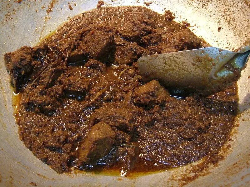 Trải nghiệm m&oacute;n b&ograve; hầm Rendang ngon trứ danh xứ vạn đảo 4