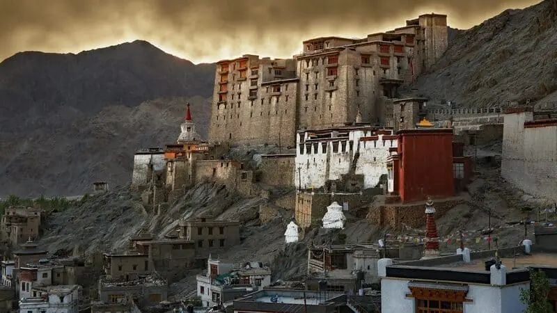 C&oacute; một Kashmir mang vẻ đẹp viễn chinh hoang d&atilde; 8