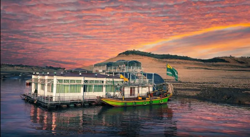 C&oacute; một Kashmir mang vẻ đẹp viễn chinh hoang d&atilde; 9