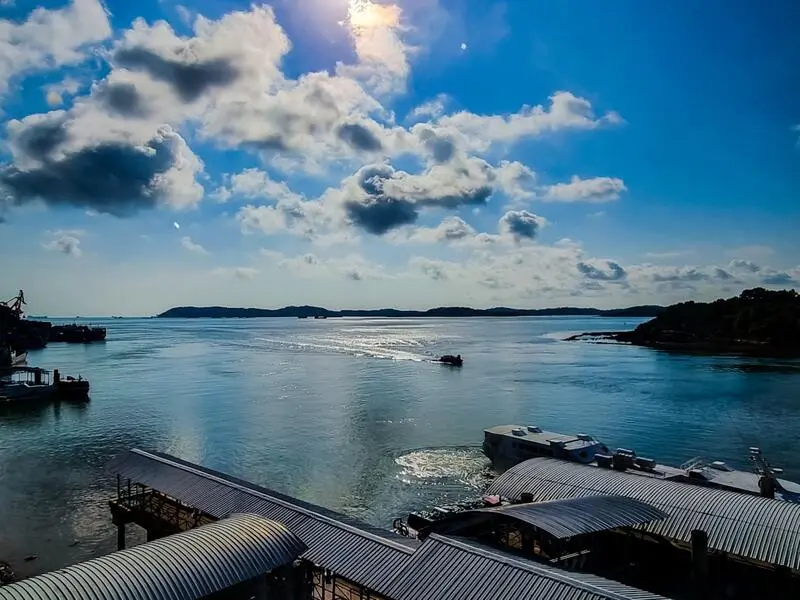 Đảo Batam l&yacute; tưởng để nghỉ dưỡng b&ecirc;n l&agrave;n nước xanh tại Indonesia 5