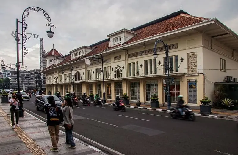 Du lịch Bandung Indonesia, kh&aacute;m ph&aacute; 'Paris của Java' 5