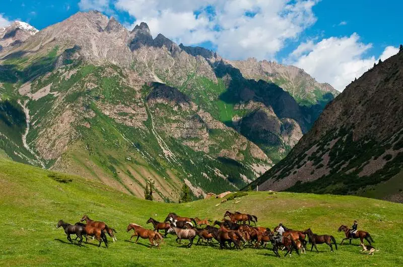Du lịch Kyrgyzstan, khám phá miền đất đẹp như tranh vẽ 5