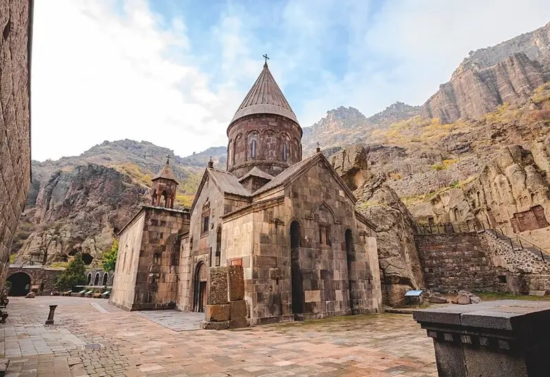 Hành trình về Armenia, miền đất Thánh nơi lịch sử và thiên nhiên giao hòa 3