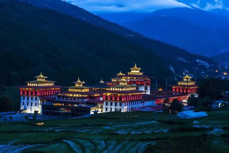 Review Thimphu thủ đ&ocirc; Bhutan b&igrave;nh y&ecirc;n kh&ocirc;ng c&oacute; đ&egrave;n giao th&ocirc;ng 2