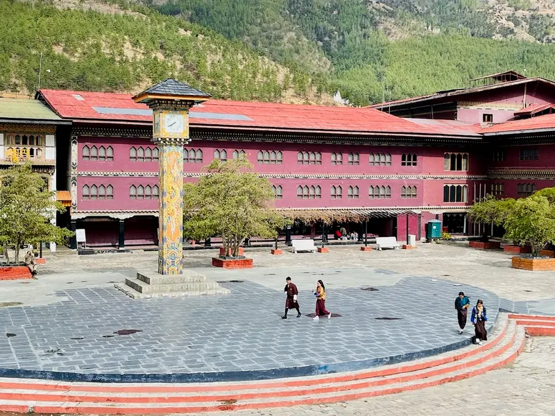 Review Thimphu thủ đ&ocirc; Bhutan b&igrave;nh y&ecirc;n kh&ocirc;ng c&oacute; đ&egrave;n giao th&ocirc;ng 4