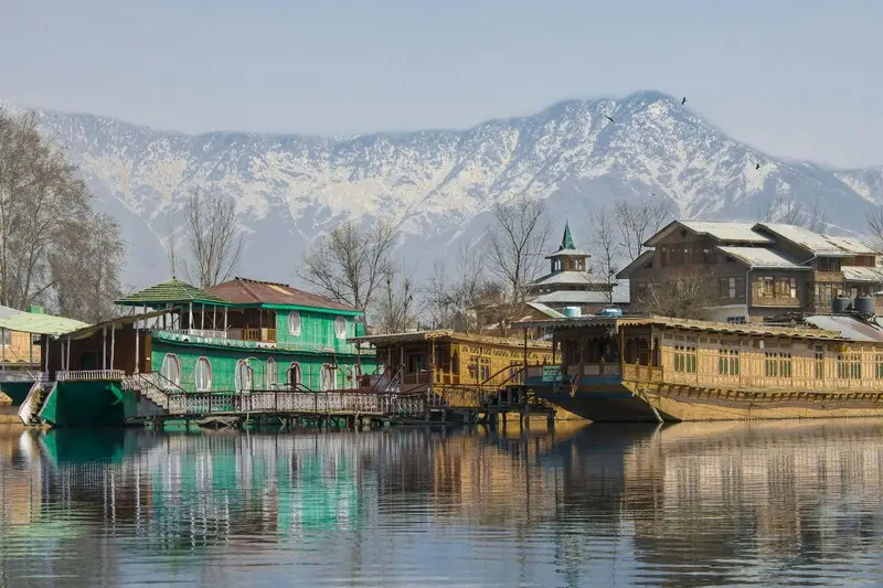 Srinagar: Thủ phủ m&ugrave;a h&egrave; giữa v&ugrave;ng Kashmir 3